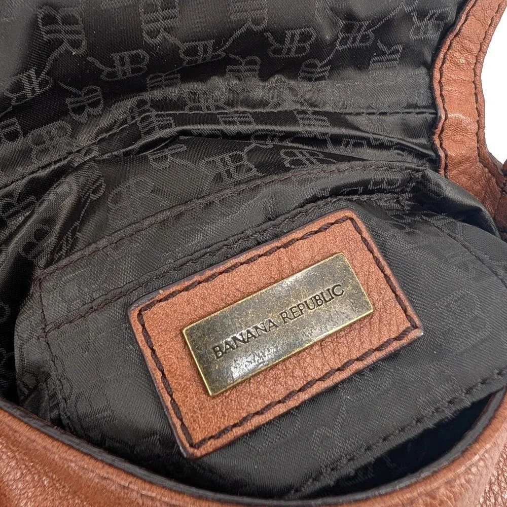 Banana Republic Brown Pebbled Leather Buckle Wristlet‎ Clutch Bag Fall 06